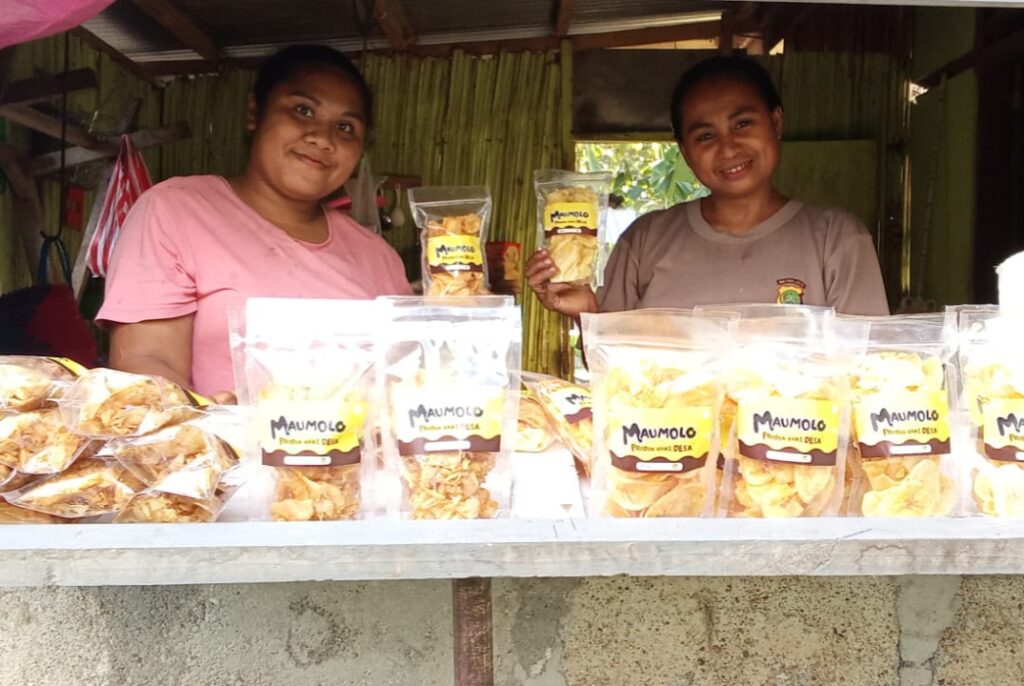 Pendampingan YFMG Berbuah Hasil, UMKM Keripik di Maumolo Semakin Mandiri dan Produktif