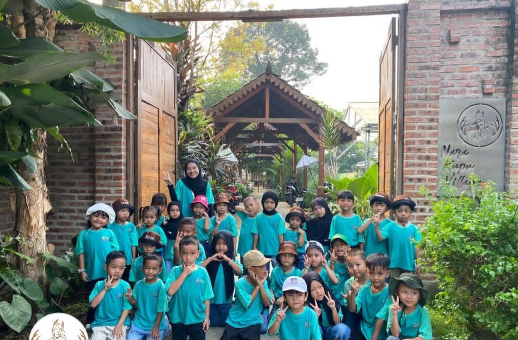 Alam Jadi Guru Terbaik: Pengalaman Unik Anak-Anak Bimbel Arrayyan di Taman Kehidupan Nara Kupu Village