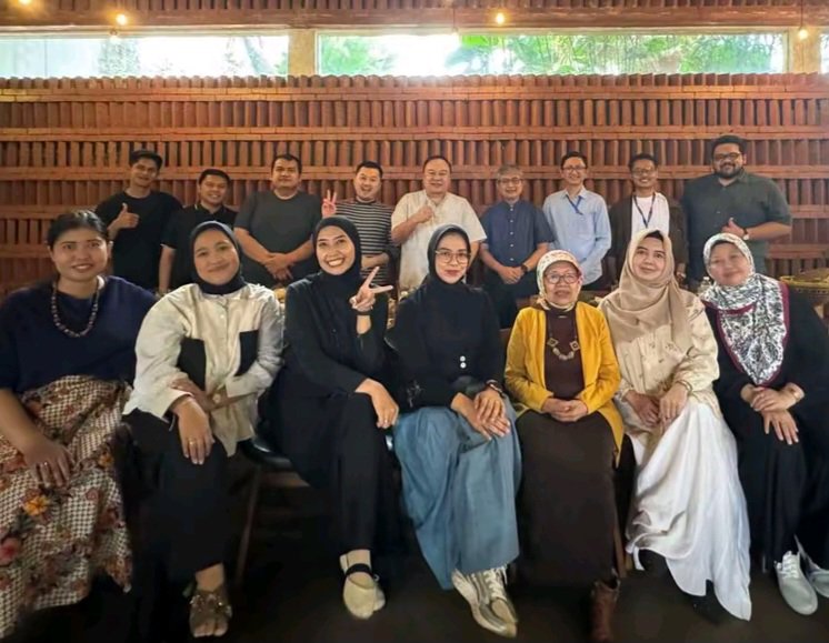 Silaturahmi dengan Tim KJP Clinic, Fransiscus Go Tekankan Pentingnya Kolaborasi dalam Pelayanan Kesehatan