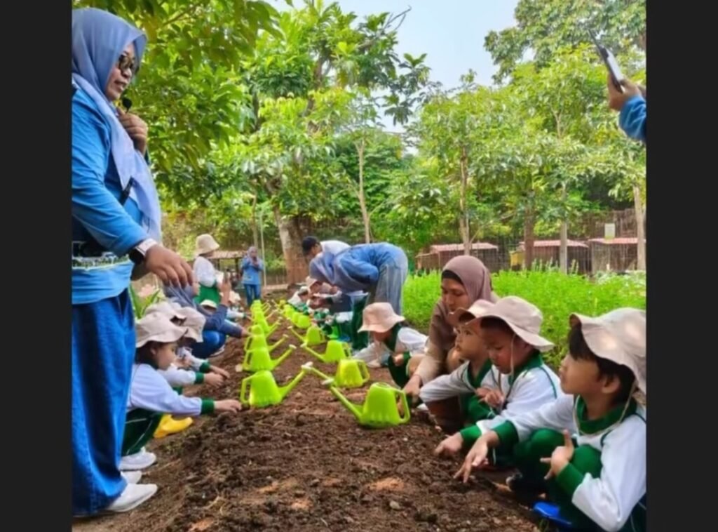 Edutrip ke Nara Kupu Village, KB TKI Puspaindah Baitul Ula Ajak Anak Mengenal Petani dan Peternak
